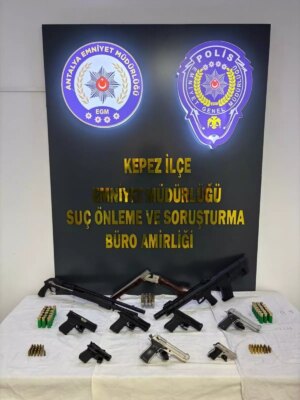 antalyada huzur operasyonu cok sayida silah ele gecirildi GrAlEEce.jpg
